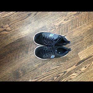 Sketchers sport lights